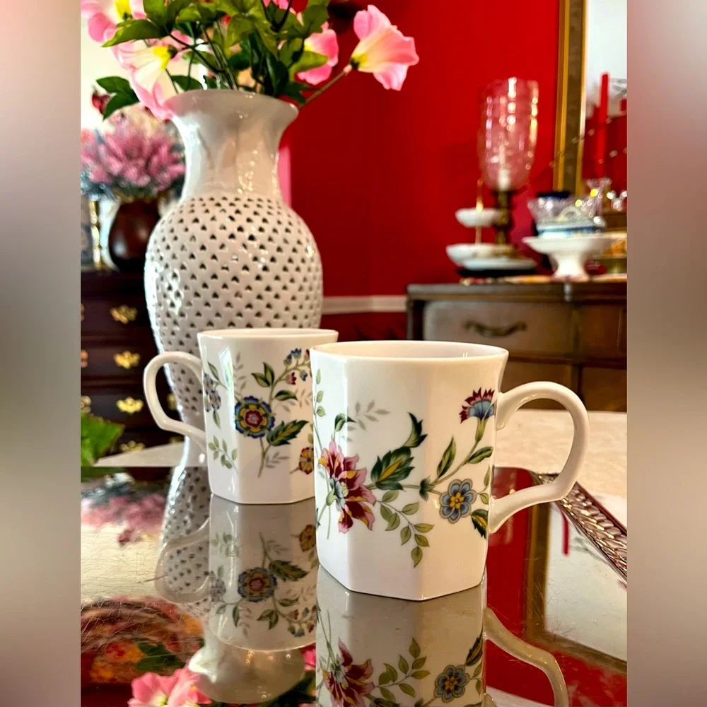 2 Andrea by Sadek Buckingham Coffee/Tea Mugs White Octagonal Floral Gold Japan - Picture 1 of 14
